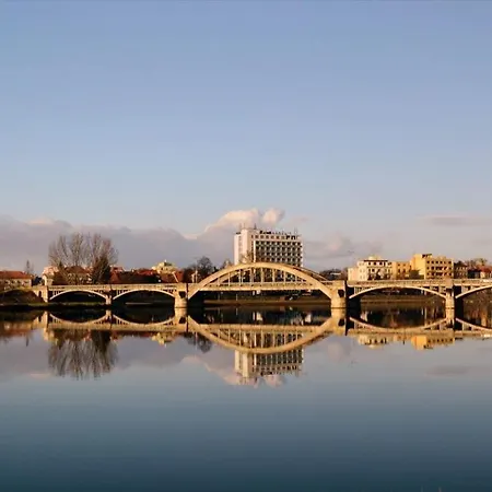 Apartamento Bývaj U Mari V Mestskom Parku S Bezplatným Parkovaním Piest'any