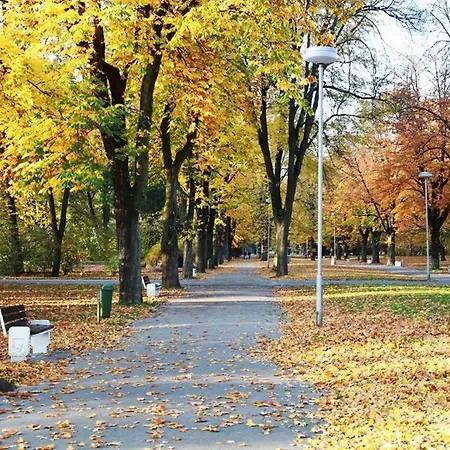 Bývaj U Mari V Mestskom Parku S Bezplatným Parkovaním Piest'any